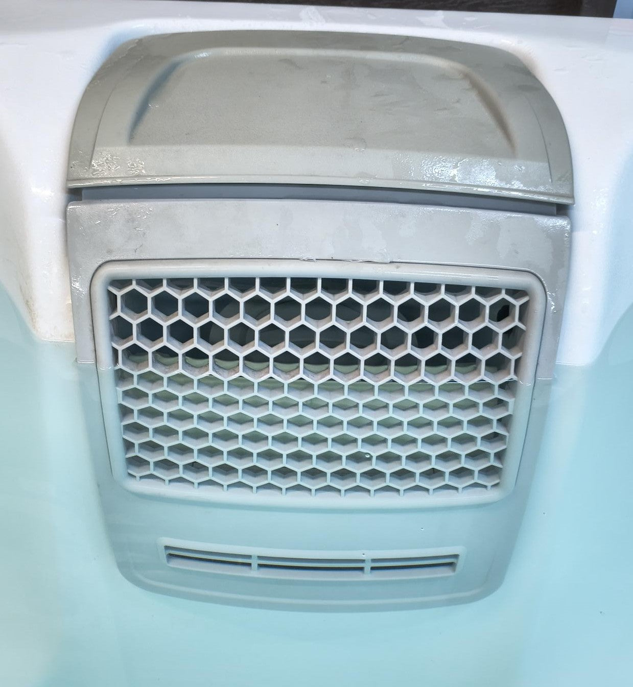 Lid and Skimmer face with New Weir Gate Kit – Premium Surface Filtration for a Cleaner Spa -Black Ice